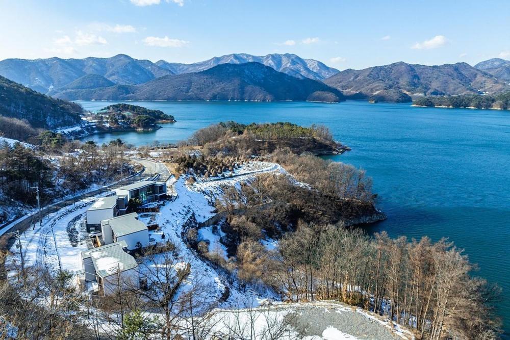 Jecheon The Shine Cheongpung Hotel Exterior photo