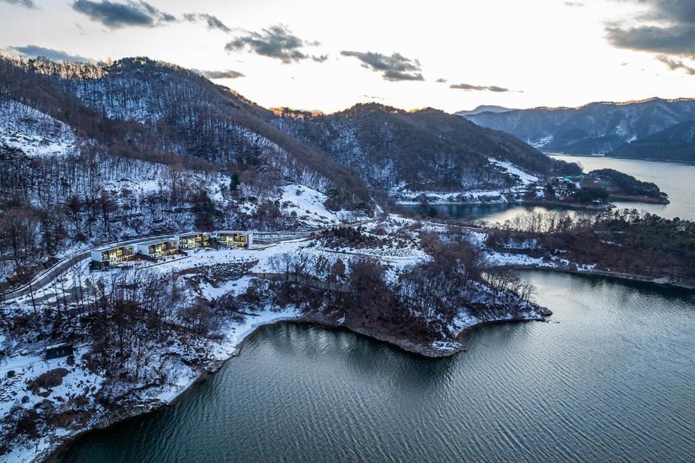 Jecheon The Shine Cheongpung Hotel Exterior photo